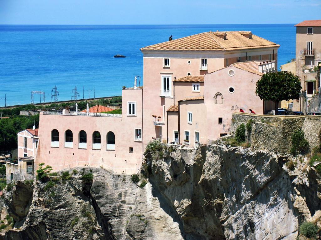 Hotel Ristorante Le Clarisse Amantea Exteriör bild