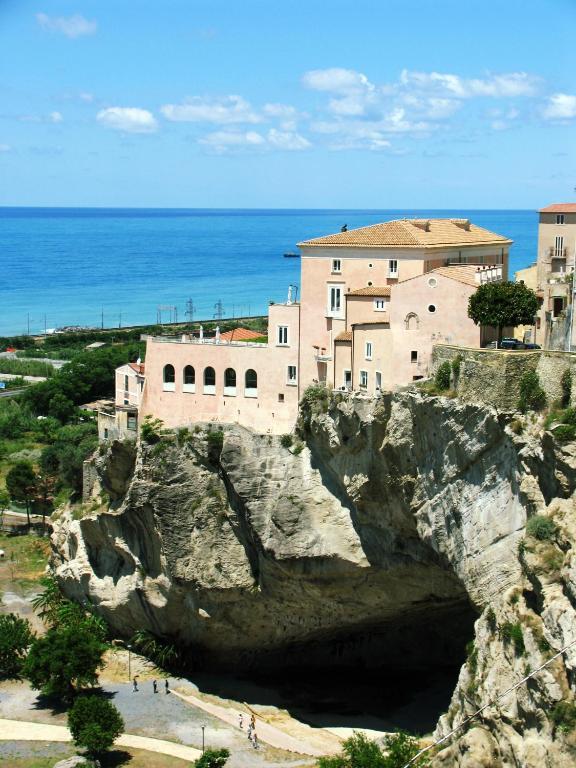 Hotel Ristorante Le Clarisse Amantea Exteriör bild